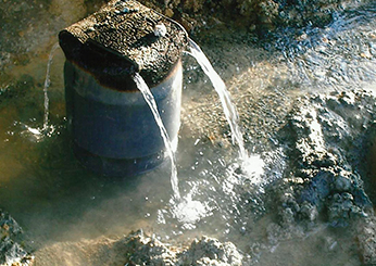 Sondeos Riofrío agua saliendo de una fuente